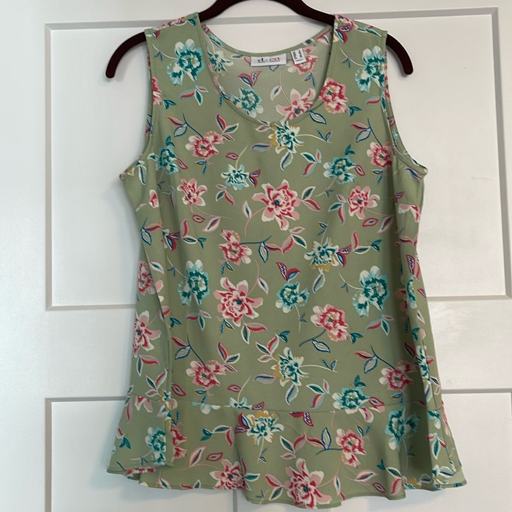 d & co.  Sleeveless Blouse!  NWOT